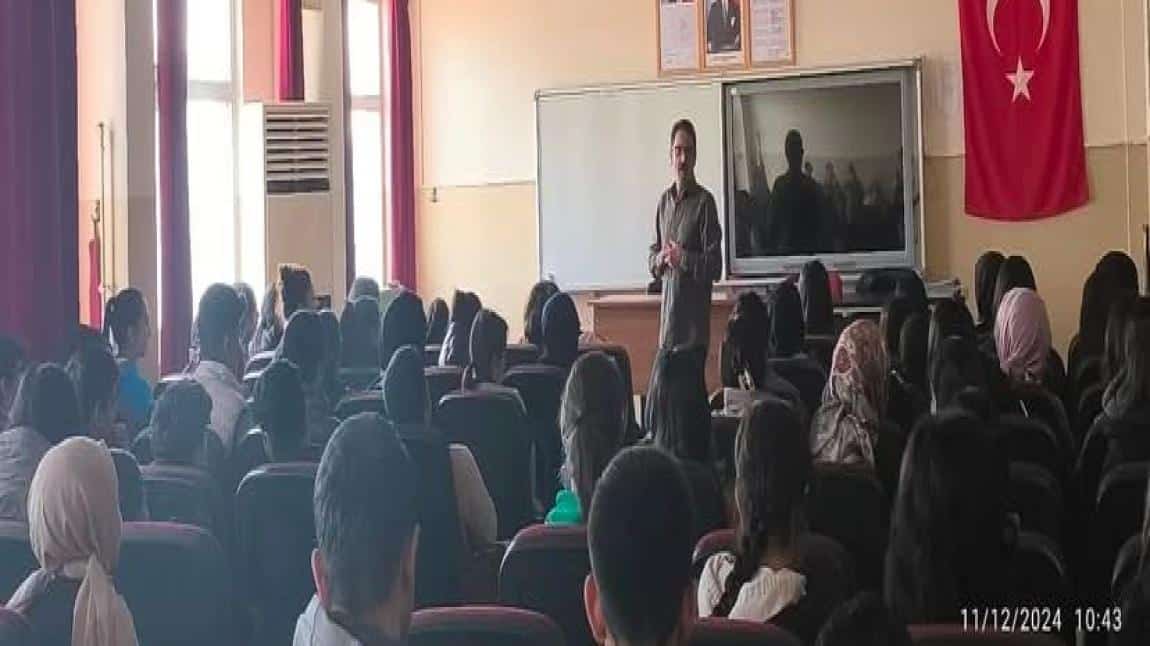 İstanbul Aydın Üniversitesi Doğu ve Güneydoğu Anadolu Bölgesi Temsilcisi Sayın Şeref Kor 12. Sınıf YKS Adayı Öğrencilerimizle Bir Araya Geldi.